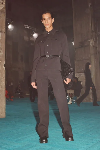 Look 3